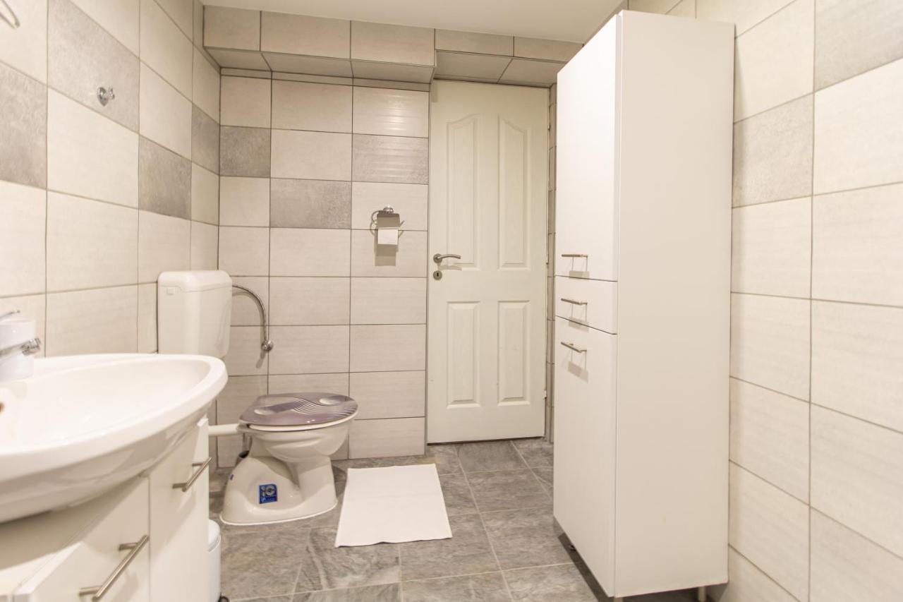Deli Terasz A Apartman Free Parking, Self-Check-In Anytime เยอร์ ภายนอก รูปภาพ