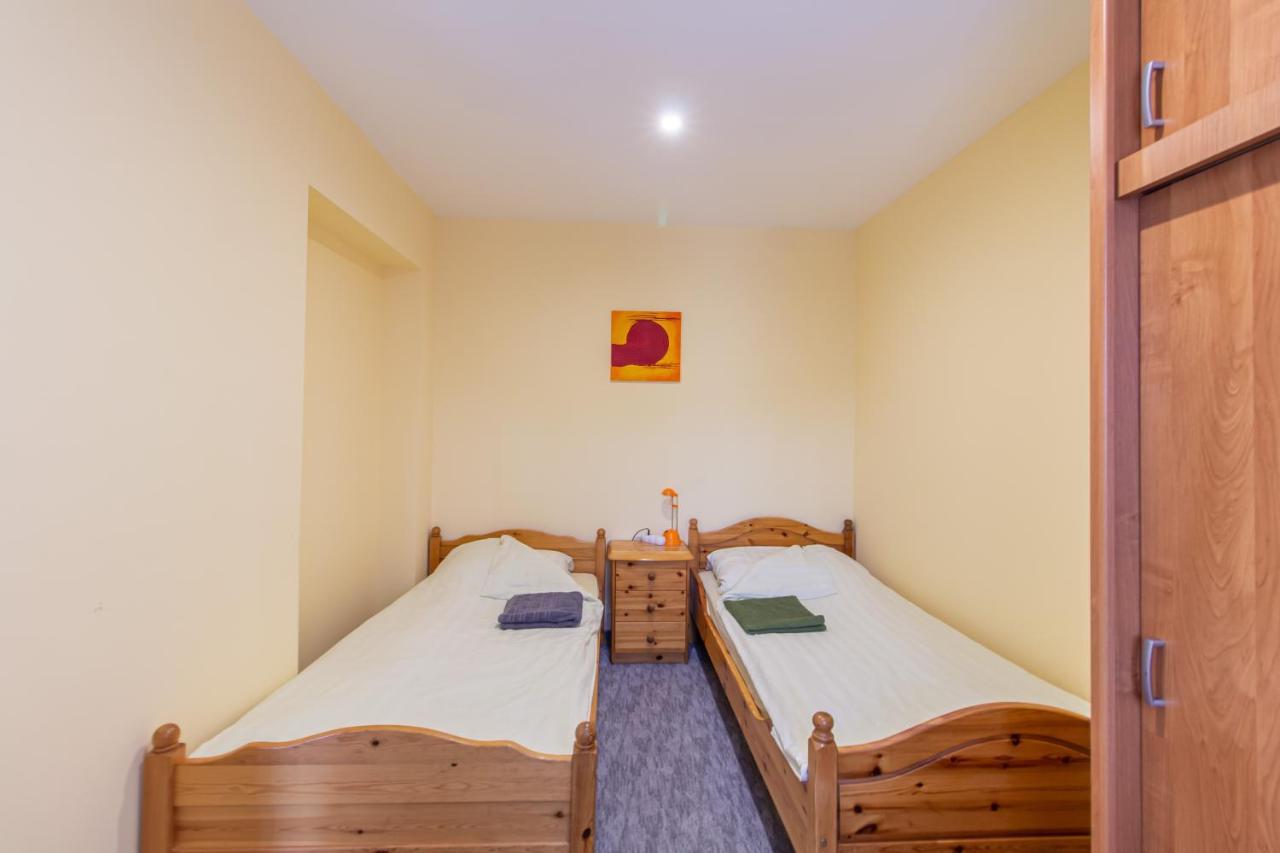Deli Terasz A Apartman Free Parking, Self-Check-In Anytime เยอร์ ภายนอก รูปภาพ