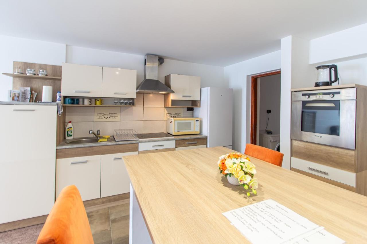 Deli Terasz A Apartman Free Parking, Self-Check-In Anytime เยอร์ ภายนอก รูปภาพ