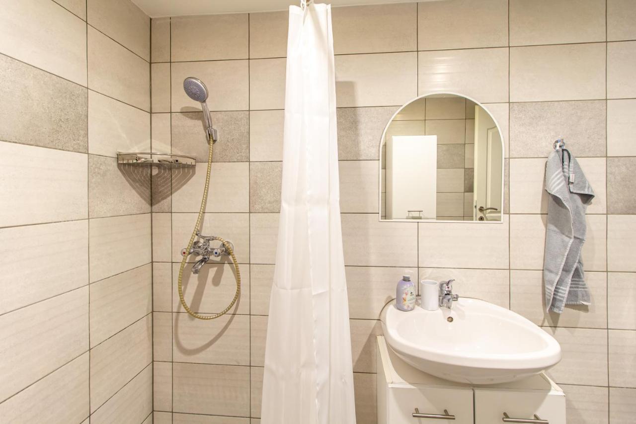 Deli Terasz A Apartman Free Parking, Self-Check-In Anytime เยอร์ ภายนอก รูปภาพ